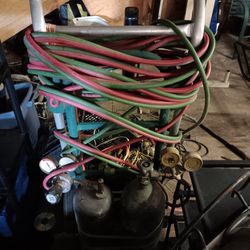 Torch Set Up.. Cart 2 Tanks And Hose.. No Torch Head.. 