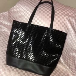 NWOT Signature Club A XL black Tote Bag/Purse 16”x11”x5”