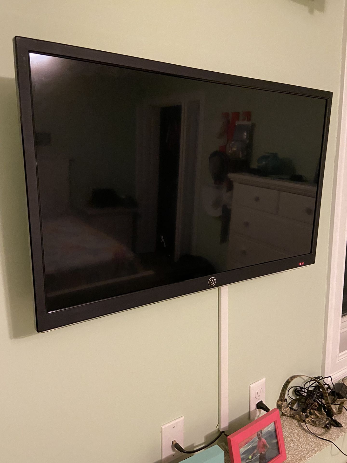 Flat screen television - Excellent Picture 