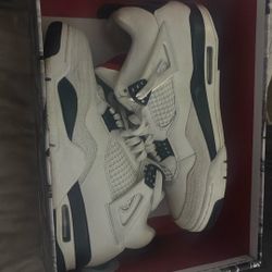 Jordan 4s