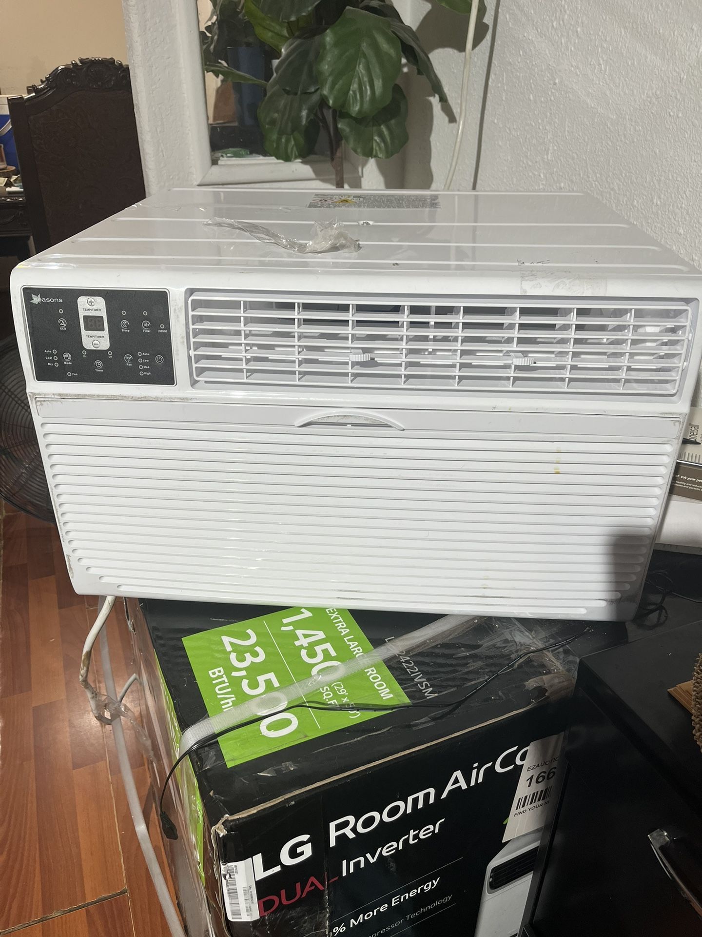AC UNIT. 12000 BTU