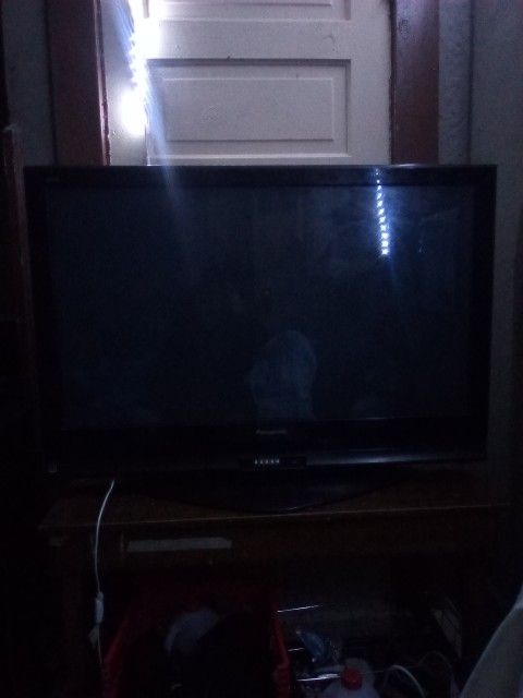 40" Panasonic W/Samsung Blu Ray & 6' HDMI Cord