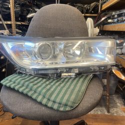 2017-19 Toyota HIghlander  right  headlight