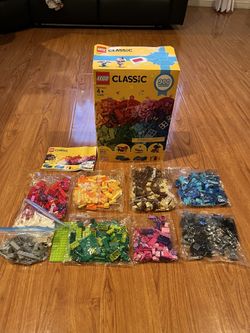 LEGO Classic 11005 Creative Fun – Incomplete Set (~665 of 900 Pieces)