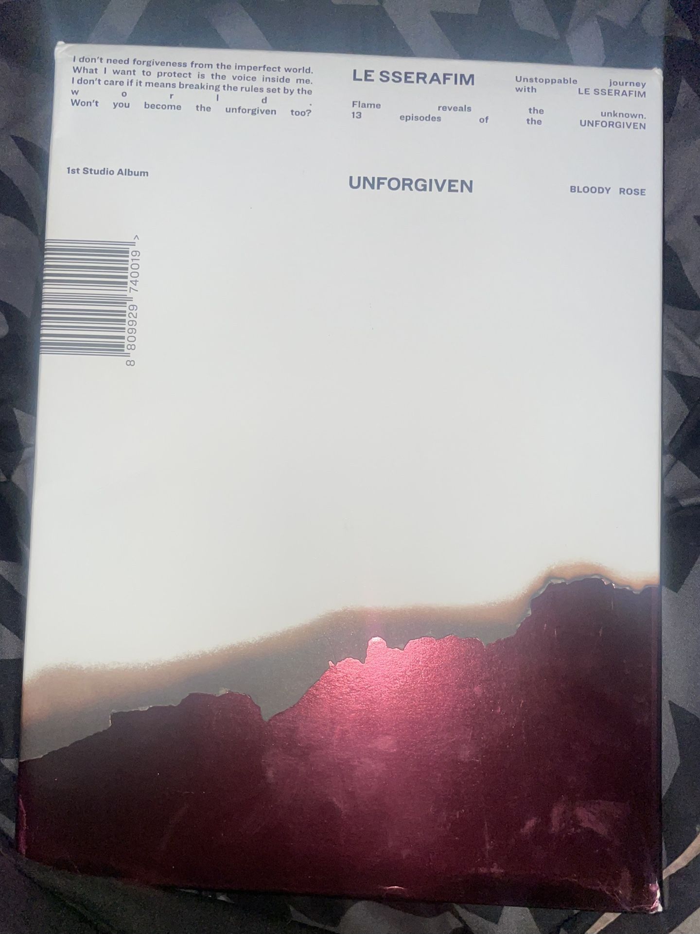 LE SSERAFIM Unforgiven Photobook Album (Bloody Rose Ver)