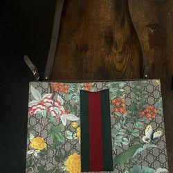 Gucci GG Supreme Crossbody Bag