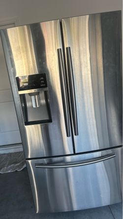 (Price is $375)Samsung Refrigerator