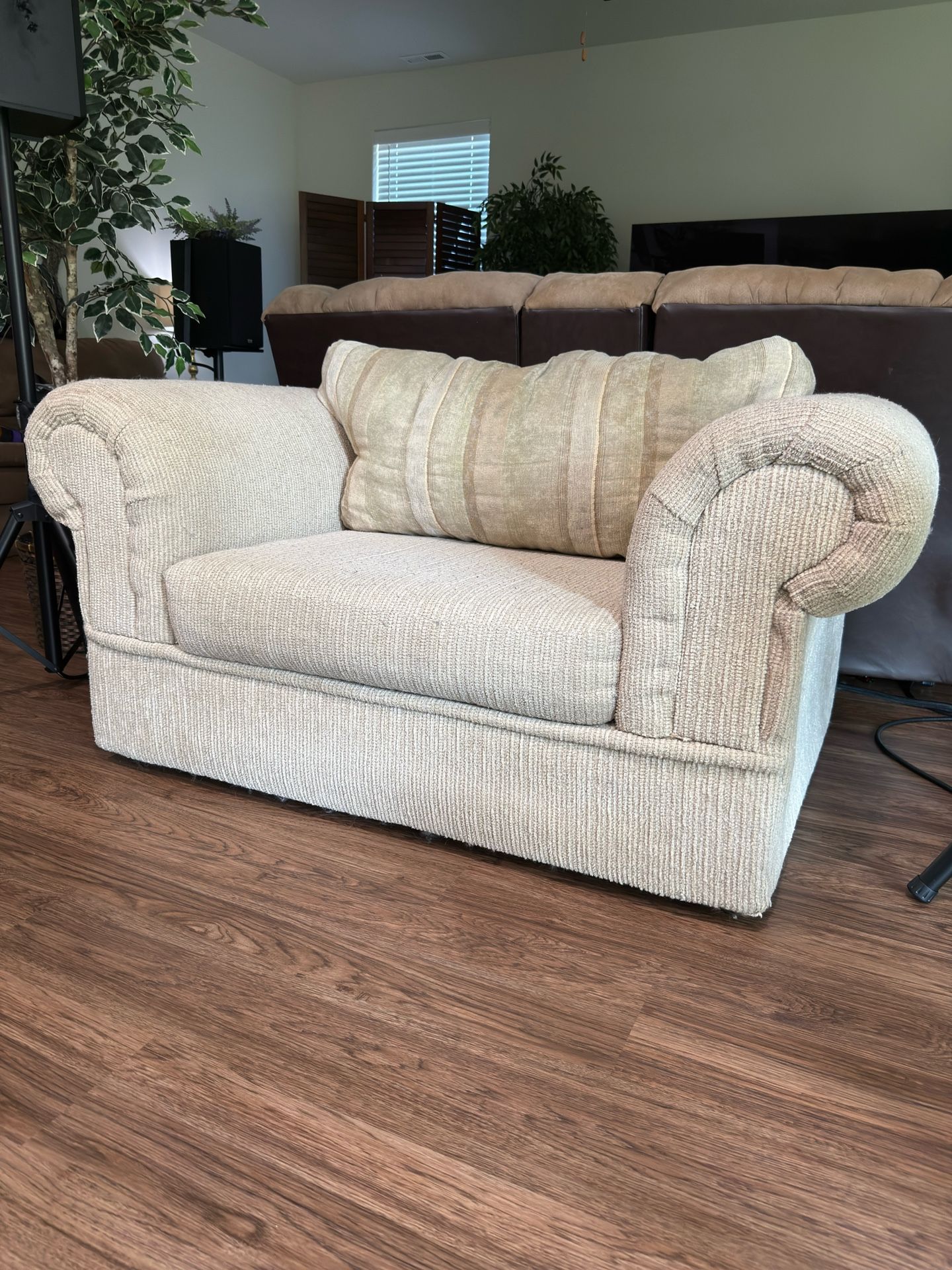 Oversized Chair, Good Condition. 