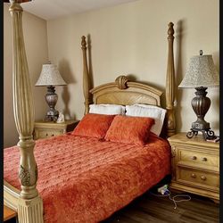 Beautiful 10 peace bedroom set wood with spring box and like new mattress