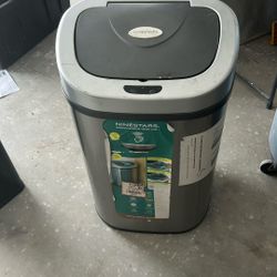 Motion sensor trashcan