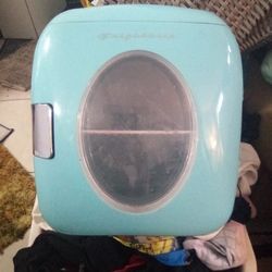 Frigidaire Mini refrigerator 