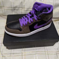 Jordan 1 Mid
Palomino Wild Berry  size 9 Man