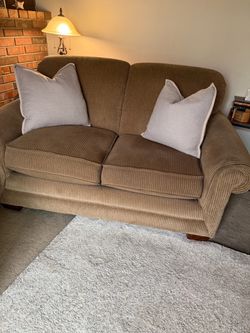 Moving out! La-Z-boy Loveseat - 2 cushions