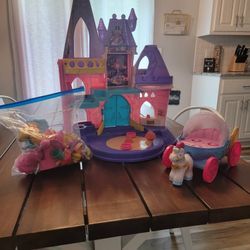 Little People Disney Princess Castle and Carriage 