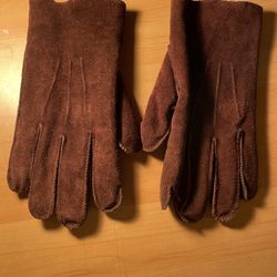  Gloves 