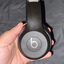 Black Beats Solo 4’s