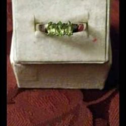 New S.925 Sterling Silver Peridot Ring Size 7 