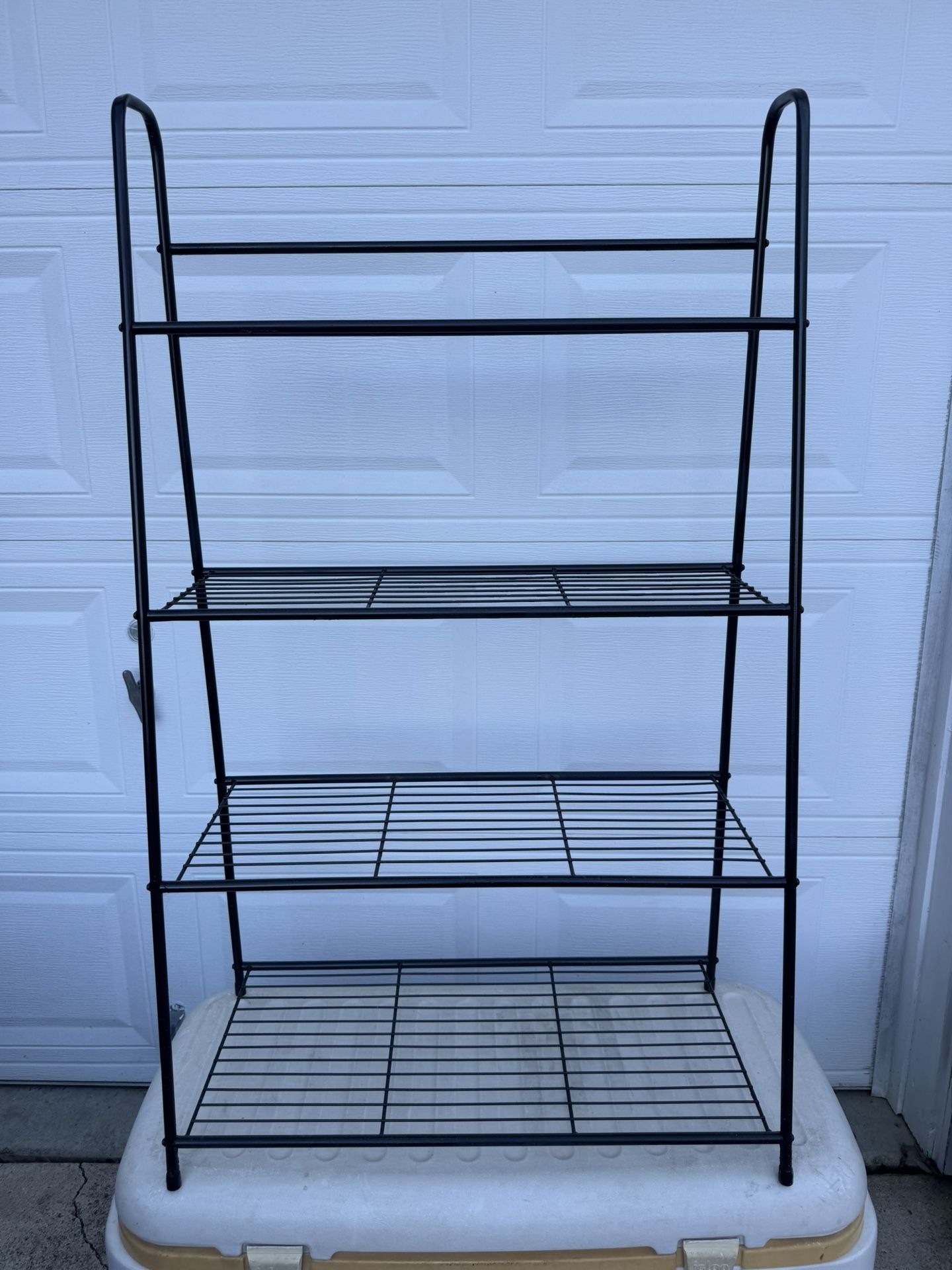 Black Metal Wire Outdoor Shelf