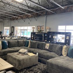 grey family sectional ☑️🩶 $3,999