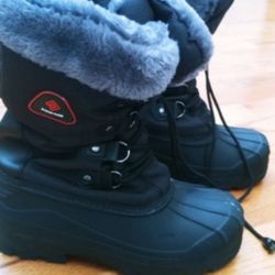 Kids snow boots size 5