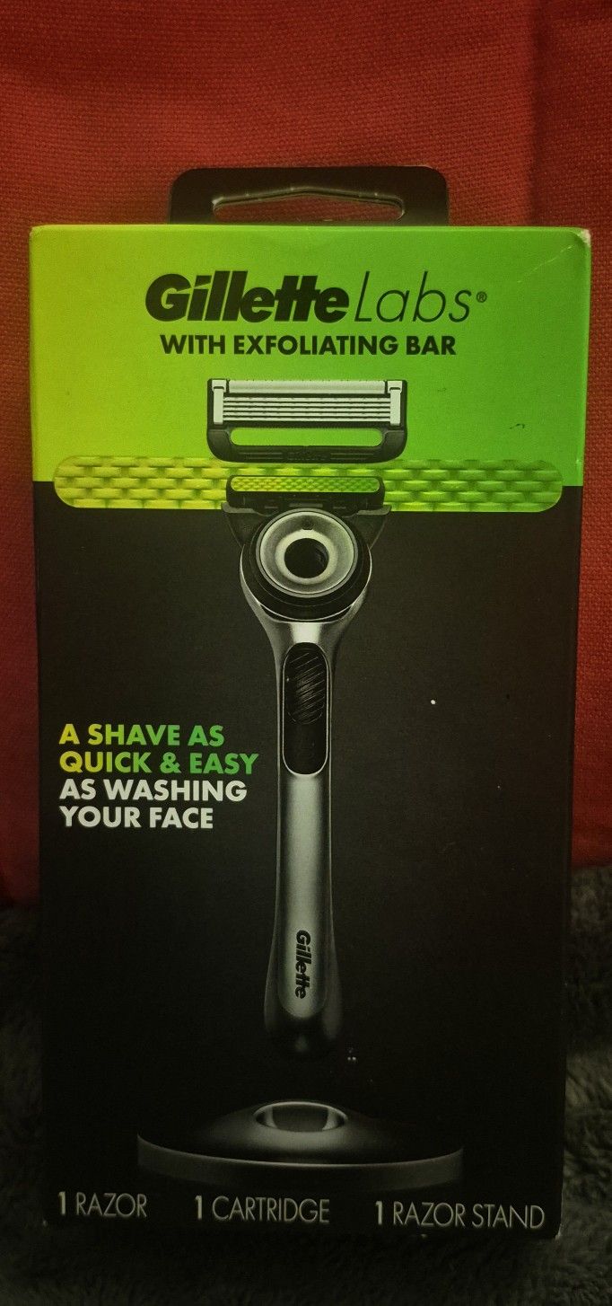 GilletteLabs with Exfoliating Bar Razor