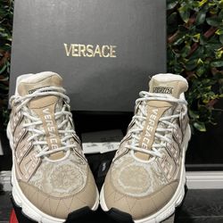 Versace Sneakers Size 43 (10)