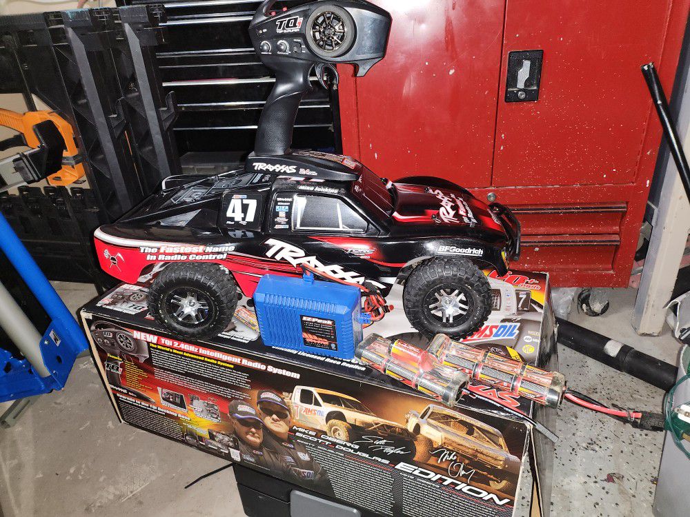Traxxas Rc Truck With Remote And 2 Chargers And 2 Bayteries
