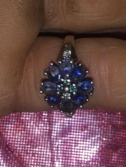 Beautiful tanzanite pinky ring. Size 4 and 1/2