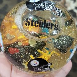 Vintage Pittsburgh Steelers Water Globe Paperweight made by NFL Duck House