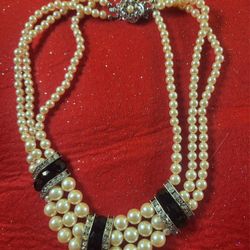 Vintage Triple Strand Faux Perals Choker