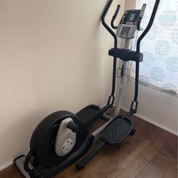 Free elliptical trainer