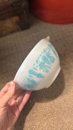 Small Pyrex bowl