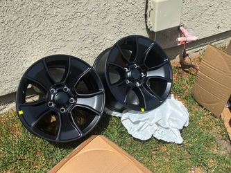 OEM Jeep (Mopar) 18x7.5 Factory Black Alloy Rims - Set of 4 - not aftermarket