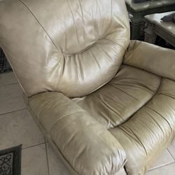 LARGE LEATHER MACY’s RECLINER