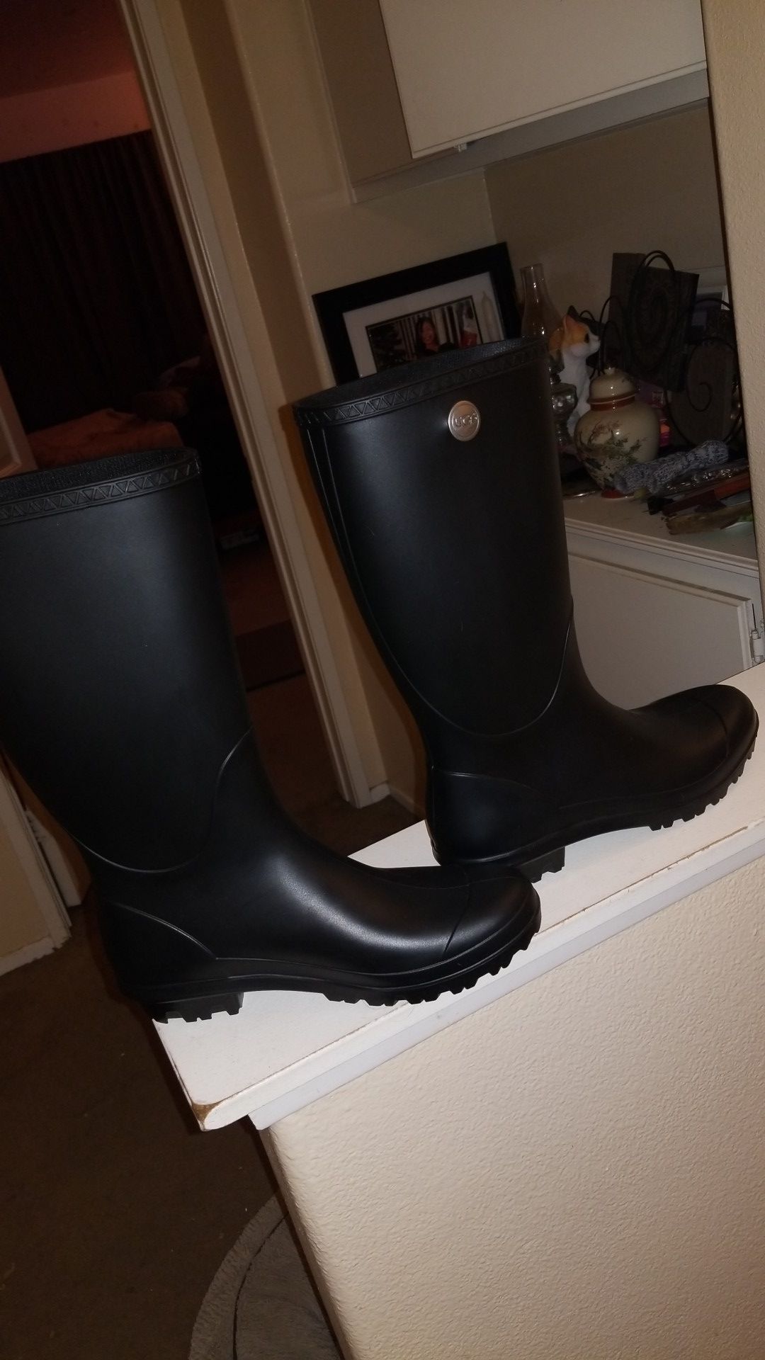 Matte Ugg Shelby Rain boots - size 10 brand new