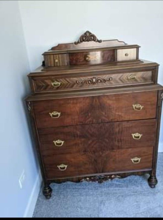 Antique Sligh Dresser 