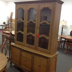 Maple China cabinet with two shelves and three cupboards