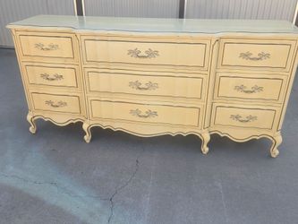 Beautiful Solid Wood French Provincial Dresser