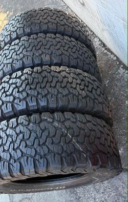 285/65/18 bfgoodrich vendo un set de llantas usadas excelente condiciones de vida las 4 ✅🤩I am selling a set of used tires, all 4 in excellent living