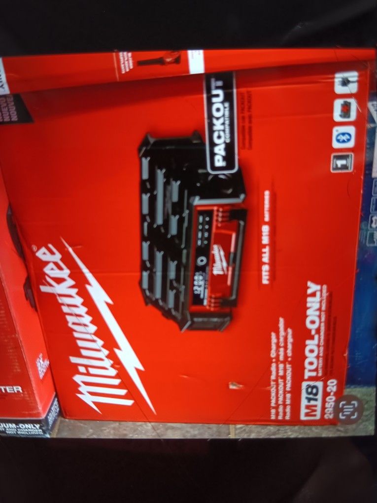 Milwaukee New Radio Packout Charger Bluetooth