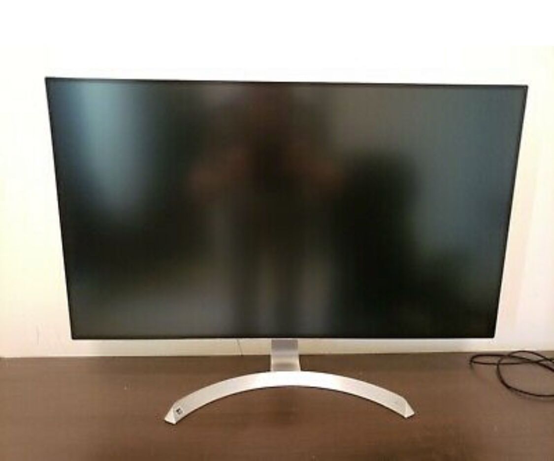 LG 4K UHD 32” IPS Monitor 32UD99