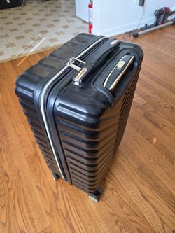 Kenneth Cole Reaction "Madison Square" Women's Lightweight 20-inch Carry-on