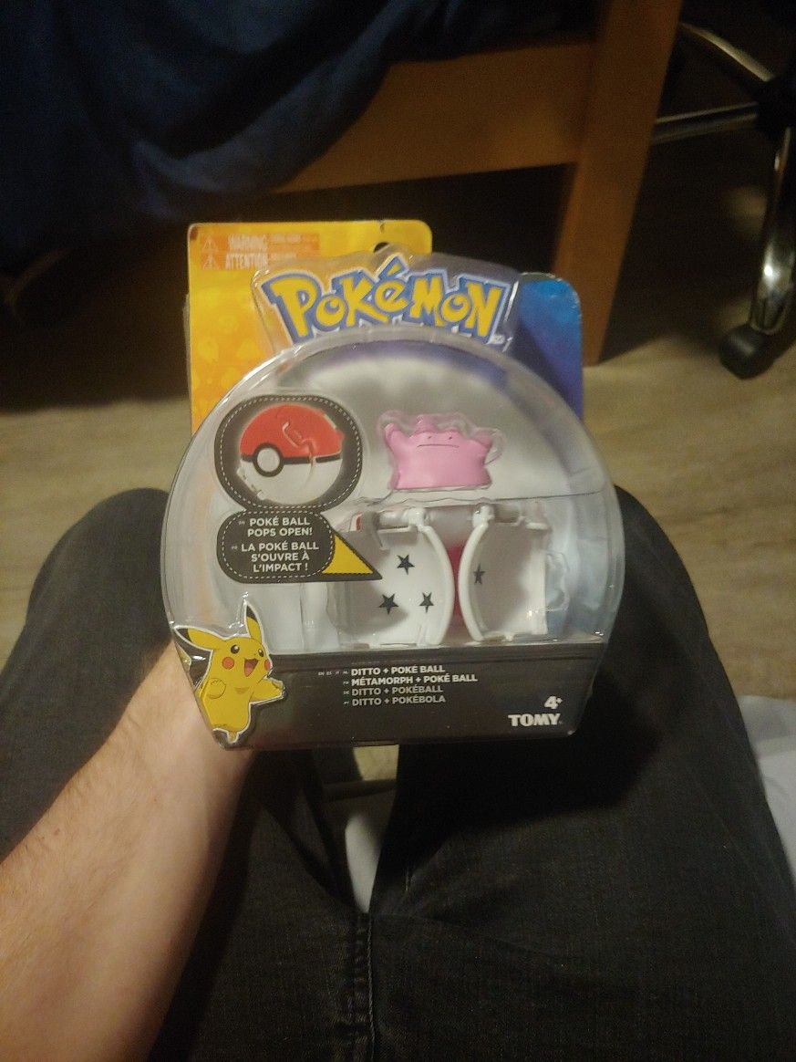 Pokemon Ditto Poke Ball - Pops Out!