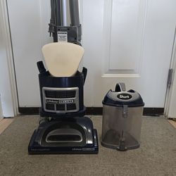 Shark Navigator Lift-Away Deluxe Vacuum