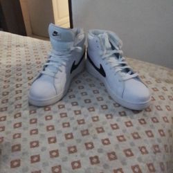NIKE HIGH TOPS