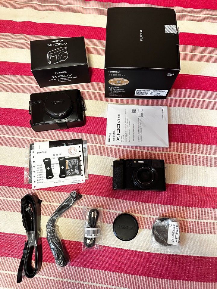 Fuji X100vi in black