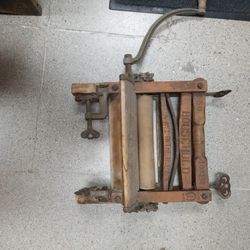 Antique Clothes Ringer