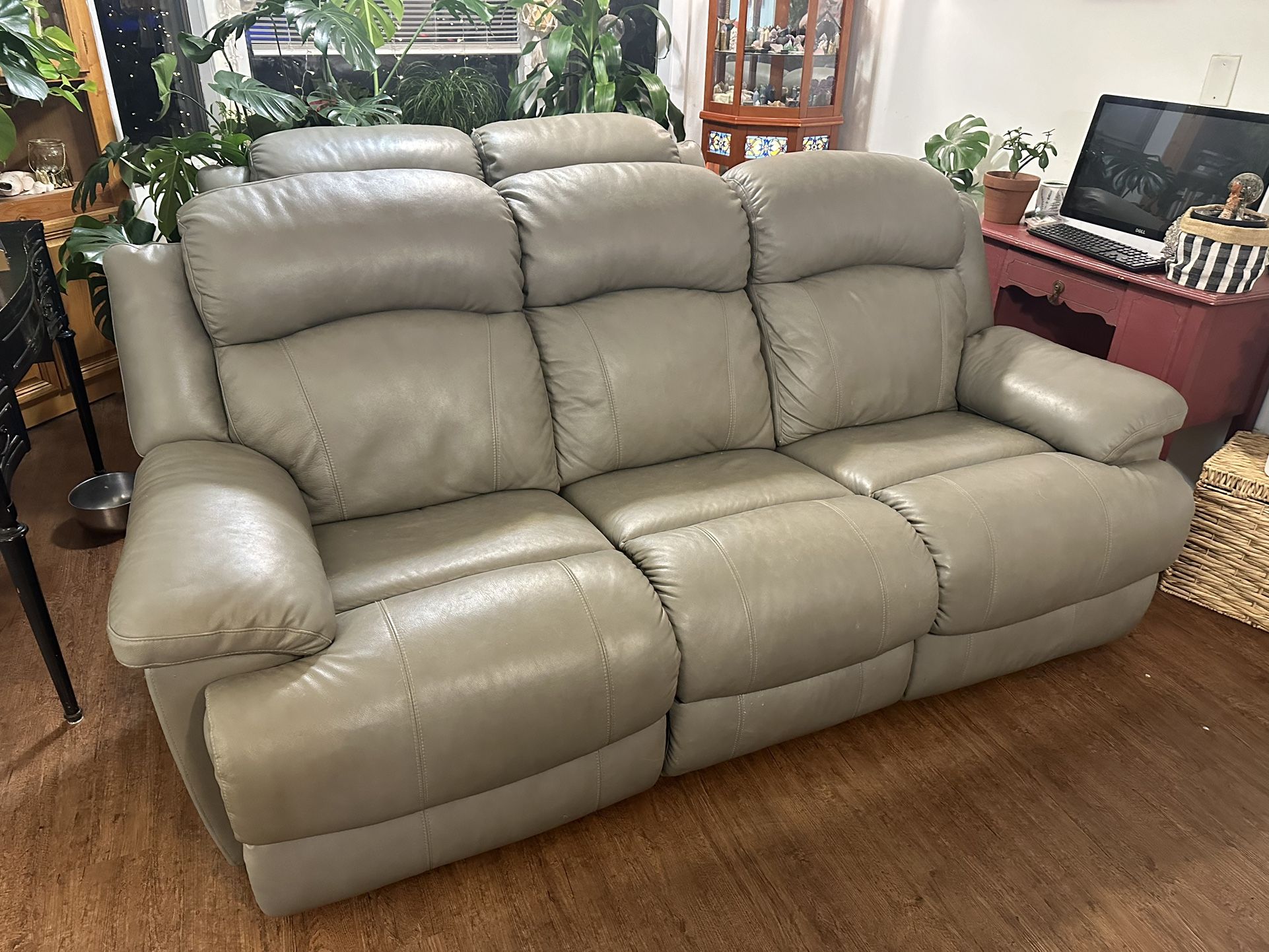 Gorgeous Leather Couch And Loveseat!