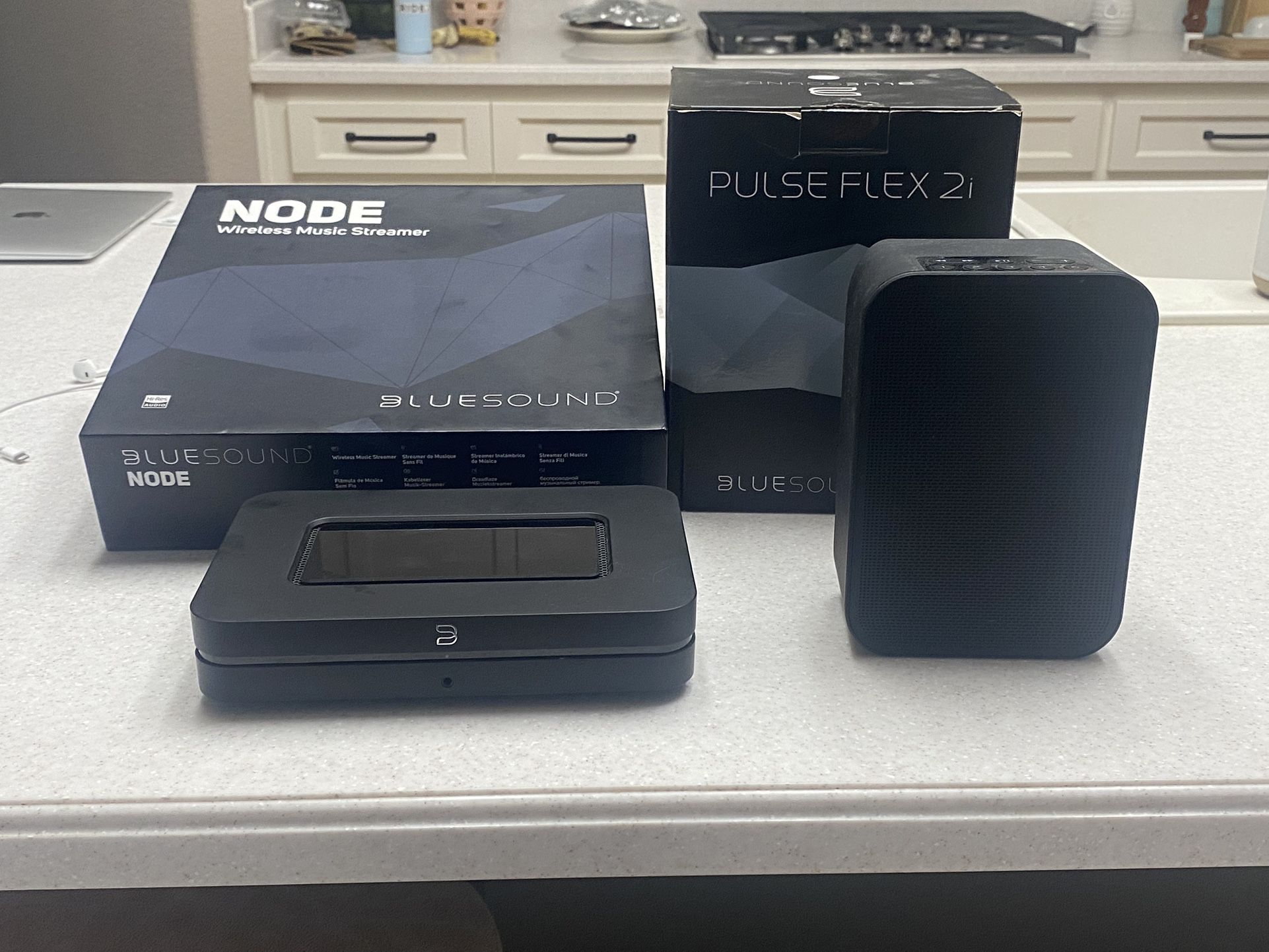 Bluesound node Wireless Music Streamer. Blue Sound Flex 2i