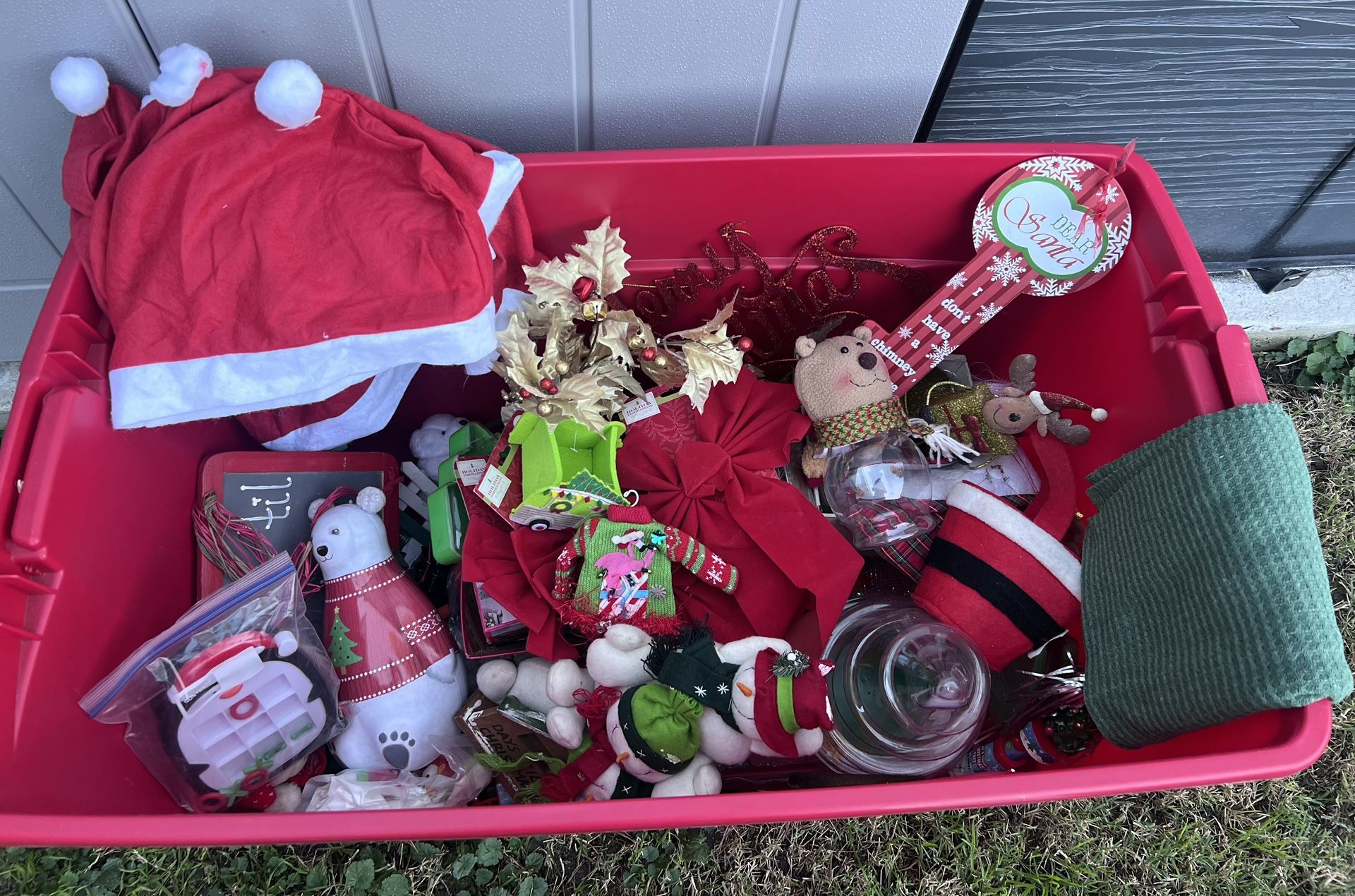 LOT OF RANDOM CHRISTMAS ITEMS
